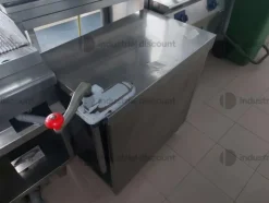 2#8982 Attrezzatura e cucina per attività di ristorazione