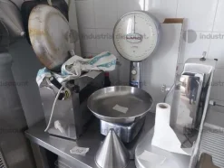 2#8982 Attrezzatura e cucina per attività di ristorazione