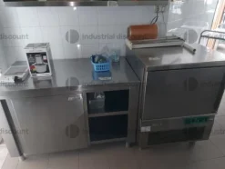 2#8982 Attrezzatura e cucina per attività di ristorazione