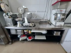 2#8982 Attrezzatura e cucina per attività di ristorazione