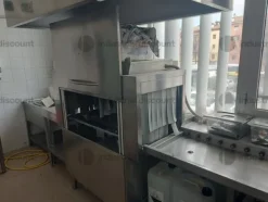 2#8982 Attrezzatura e cucina per attività di ristorazione