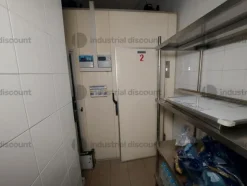 2#8982 Attrezzatura e cucina per attività di ristorazione