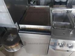 2#8982 Attrezzatura e cucina per attività di ristorazione