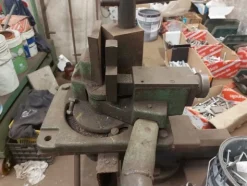 1#6944 Attrezzatura e materiale da officina