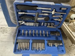 1#7824 Attrezzatura e materiale per impianti idraulici
