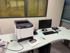 8#7821 Attrezzatura informatica da ufficio