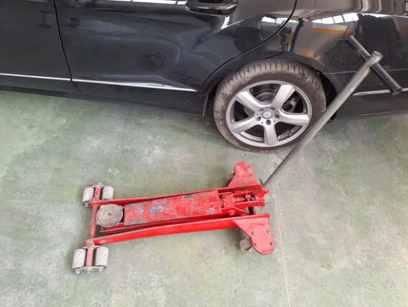 19#8759 Attrezzatura per carrozzeria