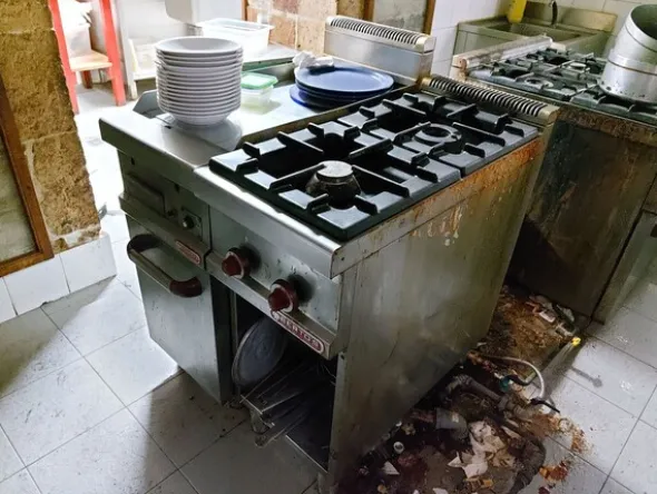 1#8306 Attrezzatura per ristorante pizzeria
