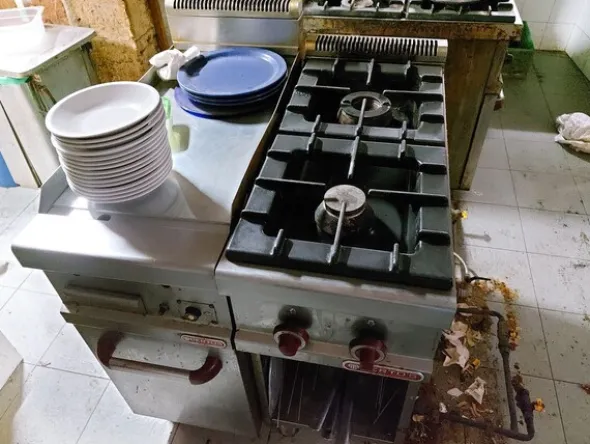 1#8306 Attrezzatura per ristorante pizzeria