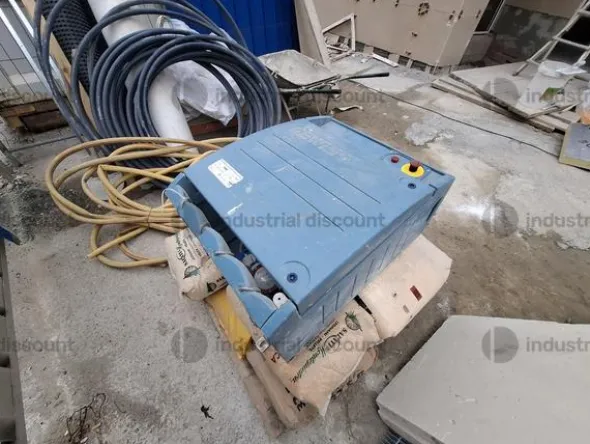 6#9897 Attrezzatura varia da cantiere, materialeda elettricista ed arredo spogliatoio