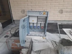 6#9897 Attrezzatura varia da cantiere, materialeda elettricista ed arredo spogliatoio