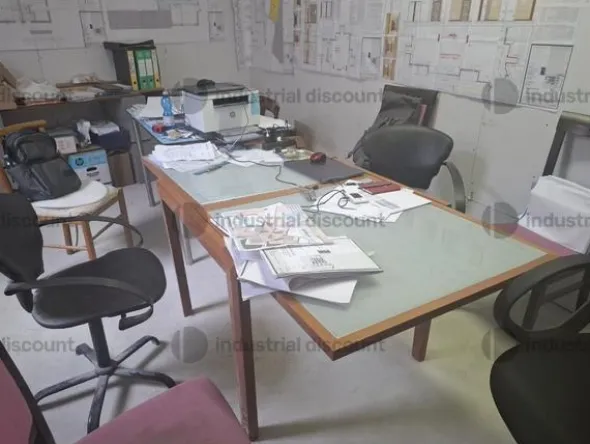 6#9897 Attrezzatura varia da cantiere, materialeda elettricista ed arredo spogliatoio