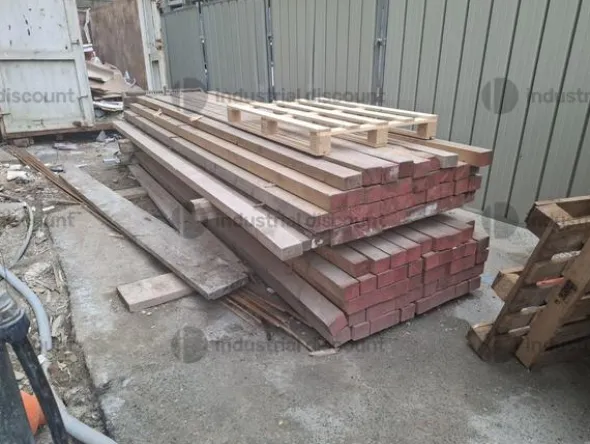 6#9897 Attrezzatura varia da cantiere, materialeda elettricista ed arredo spogliatoio