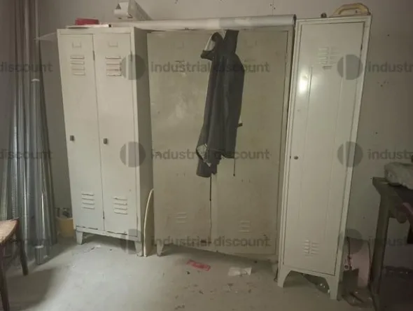 6#9897 Attrezzatura varia da cantiere, materialeda elettricista ed arredo spogliatoio