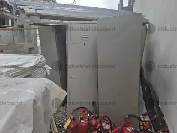 6#9897 Attrezzatura varia da cantiere, materialeda elettricista ed arredo spogliatoio