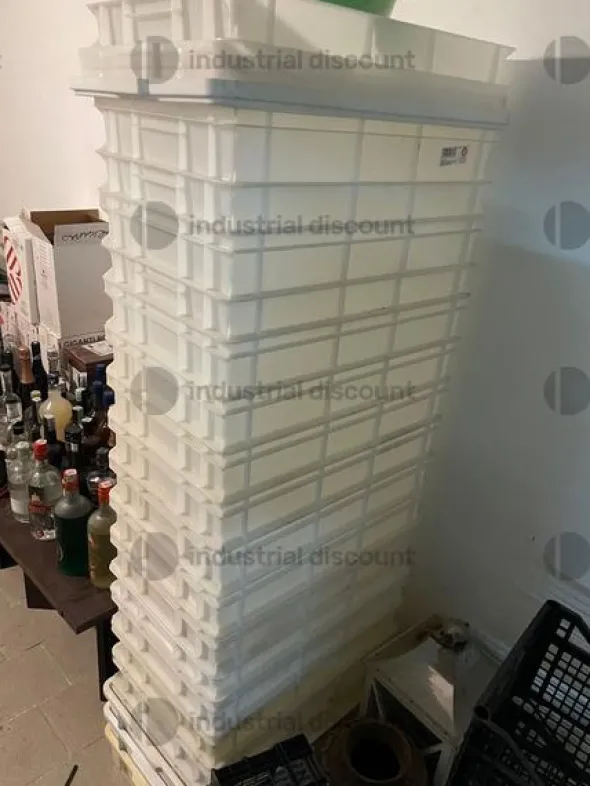 1#8879 Attrezzatureda cucina e stock vini e liquori