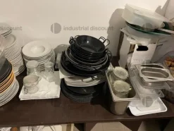 1#8879 Attrezzatureda cucina e stock vini e liquori