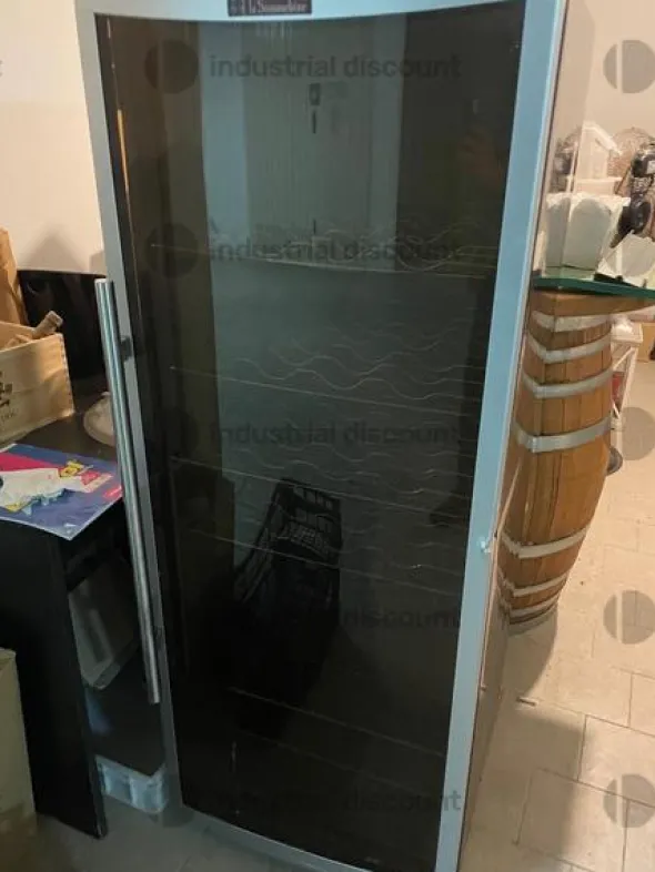 1#8879 Attrezzatureda cucina e stock vini e liquori