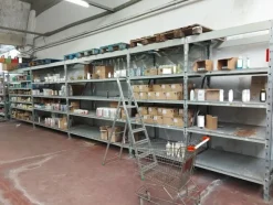 7#8179 Attrezzature di magazzino