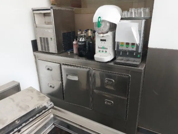 1#8430 Attrezzature e arredamento da bar e pasticceria