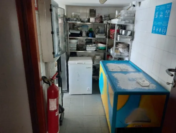 1#8430 Attrezzature e arredamento da bar e pasticceria