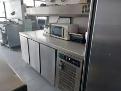 1#8430 Attrezzature e arredamento da bar e pasticceria