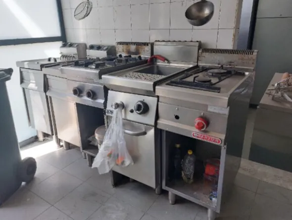 1#8430 Attrezzature e arredamento da bar e pasticceria