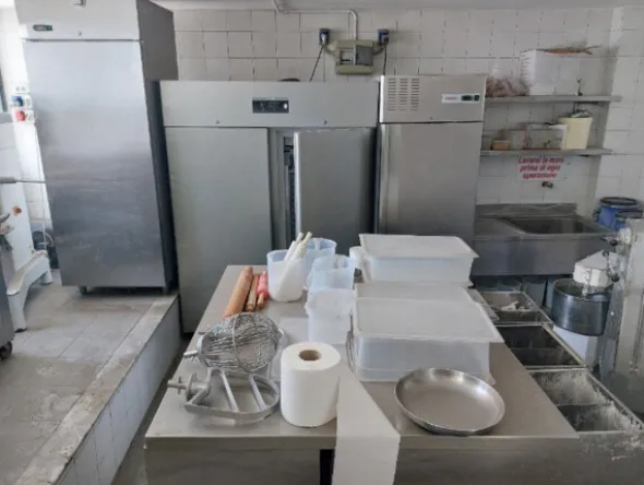1#8430 Attrezzature e arredamento da bar e pasticceria