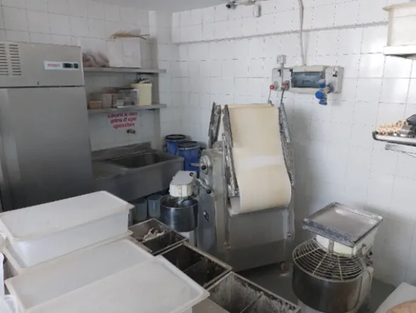1#8430 Attrezzature e arredamento da bar e pasticceria