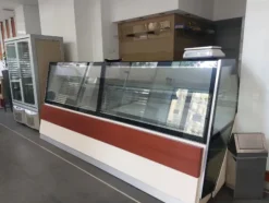 1#8430 Attrezzature e arredamento da bar e pasticceria
