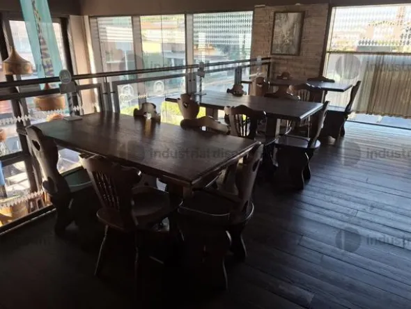 2#9755 Attrezzature e arredi per locale