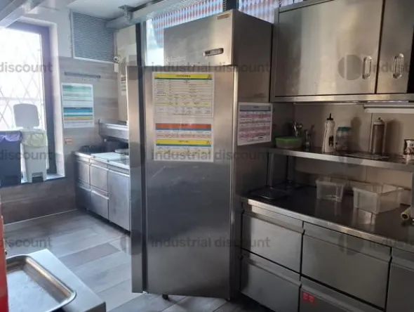 2#9755 Attrezzature e arredi per locale