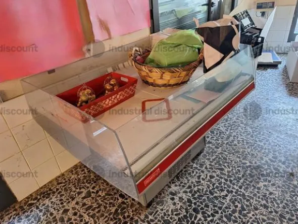 2#9076 Attrezzature e arredi per negozio frutta e verdura