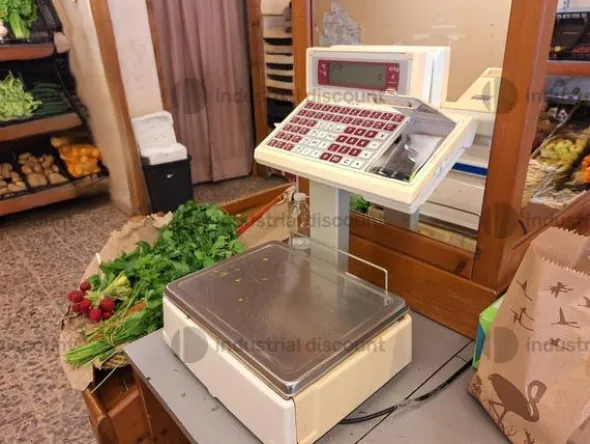 2#9076 Attrezzature e arredi per negozio frutta e verdura
