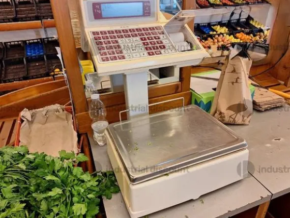 2#9076 Attrezzature e arredi per negozio frutta e verdura