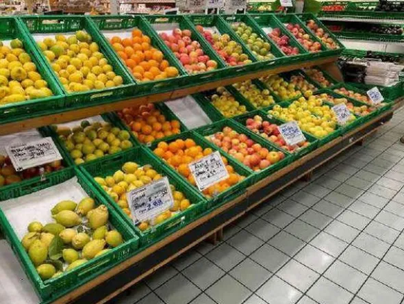 3#7940 Attrezzature e arredi reparto ortofrutta