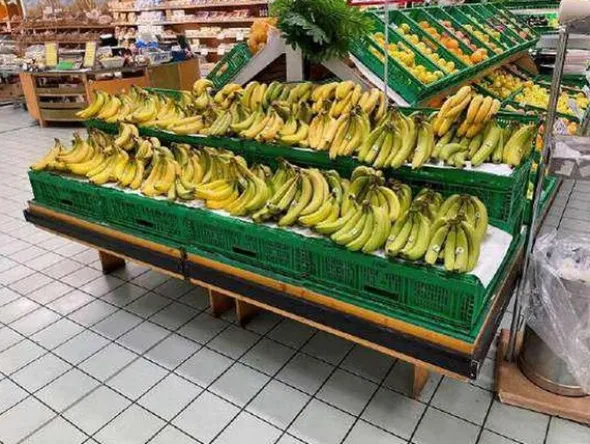 3#7940 Attrezzature e arredi reparto ortofrutta