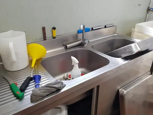 31#46310 Attrezzature e banchi lavoro