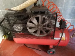 31#46310 Attrezzature e banchi lavoro