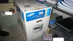 5#4945 Attrezzature ed arredi da ufficio