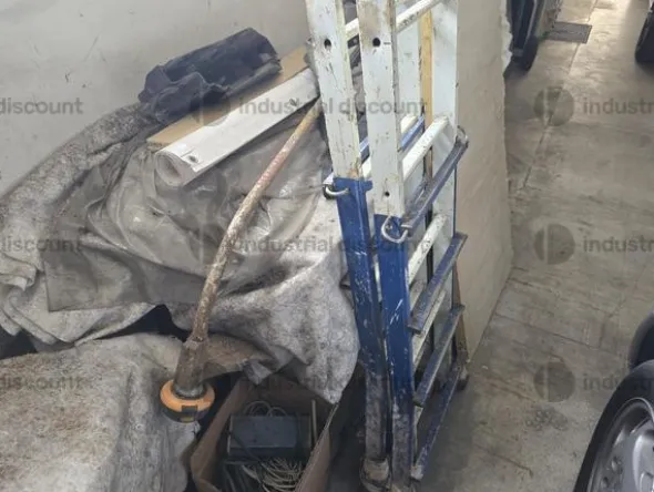 10#9467 Attrezzature edili tra cui avvitatori trapani smerigliatrici