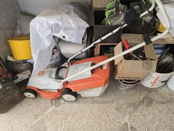 10#9467 Attrezzature edili tra cui avvitatori trapani smerigliatrici