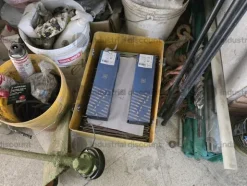 10#9467 Attrezzature edili tra cui avvitatori trapani smerigliatrici