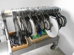 7#7585 Attrezzature e materiale per laboratorio di elettronica