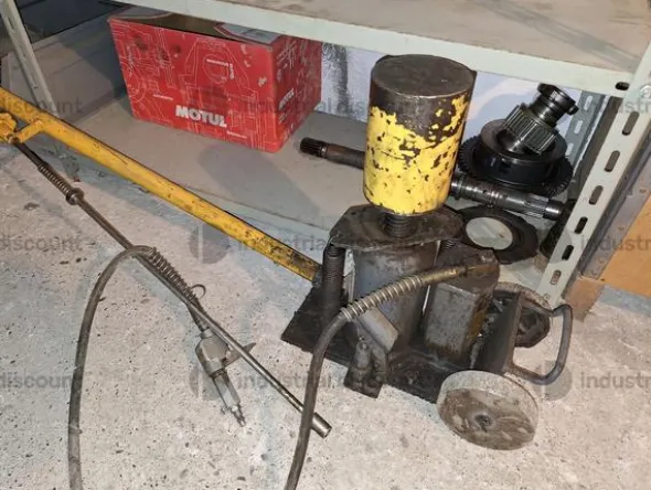 1#9036 Attrezzature e ricambi per officina