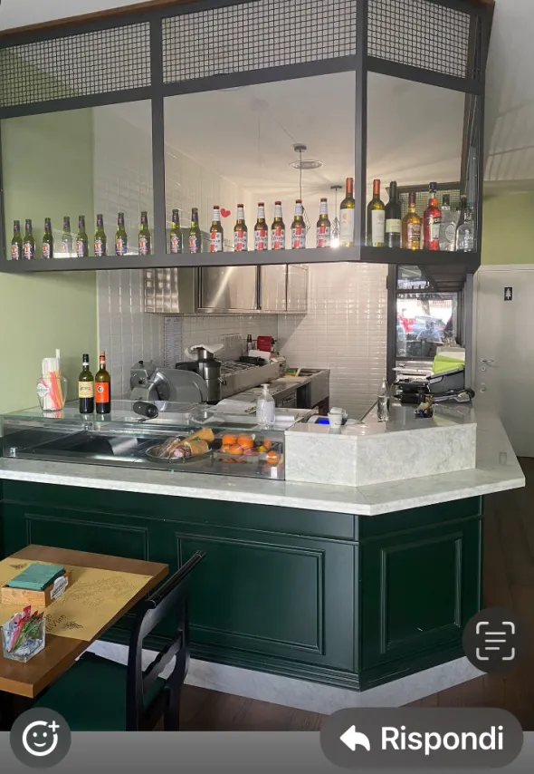 attrezzature e stigliature per pub/bar