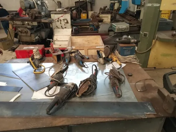 35#6949 Attrezzature e utensili per lavorazioni meccaniche
