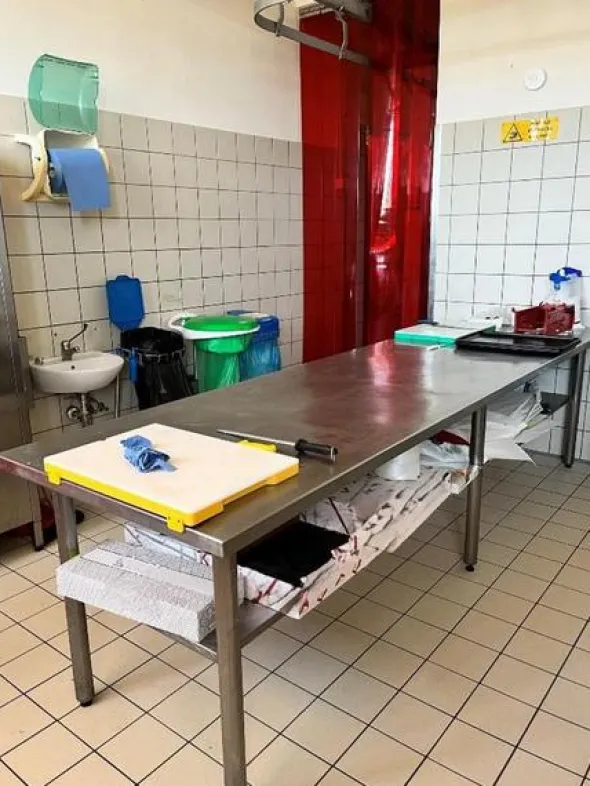 1#8498 Attrezzature per attività commercio e macellazione bestiame