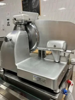 1#8498 Attrezzature per attività commercio e macellazione bestiame