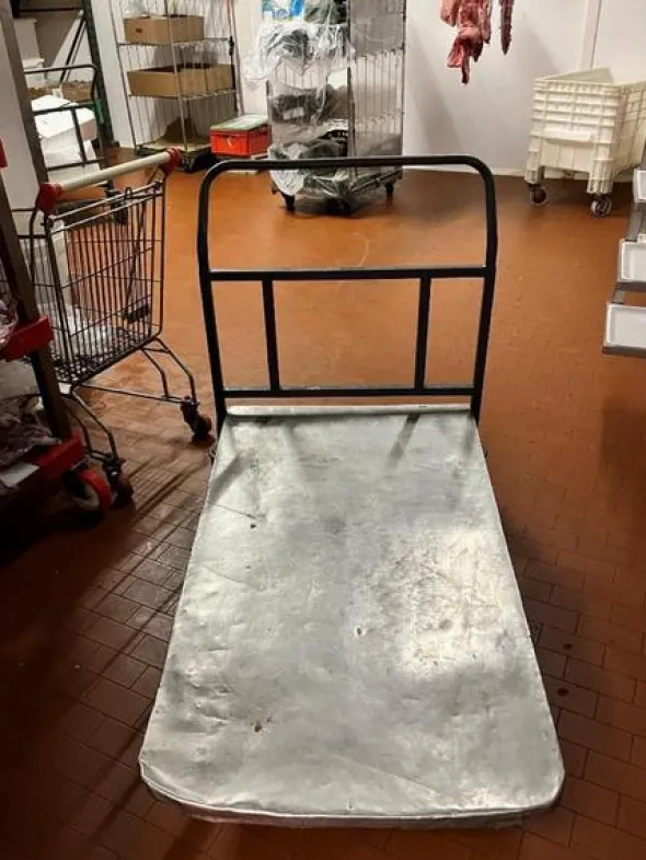 1#8498 Attrezzature per attività commercio e macellazione bestiame